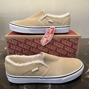 Women’s Vans Size 10 NEW Asher Suede Sherpa Desert Taupe